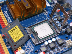 マザーボードへCPU装着