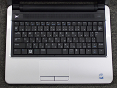 キーボードとタッチパッド