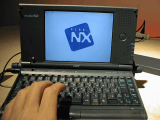 mobio NXと筆者の手