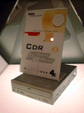 8倍書き込み24倍読みだしCD-Rドライブ