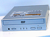 6.2倍速DVD-ROMドライブ