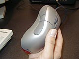 マウス左側に新しく加えられた2つのボタン
