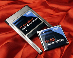 microdriveと専用PCカード・アダプタ