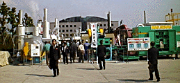 屋外でのゴミ処理デモ